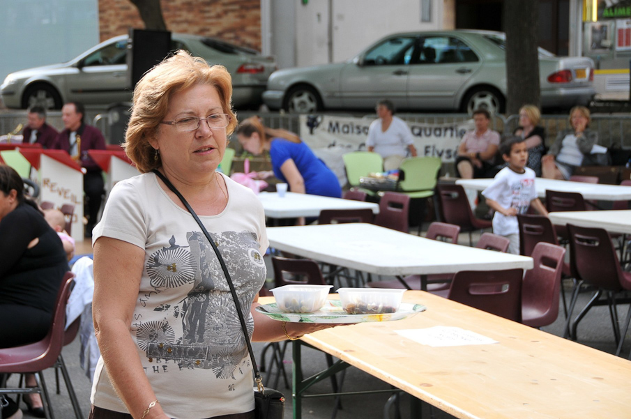 Maison de Quartier Champs Elysees Evry - Repas de Quartier en Musique 087.jpg